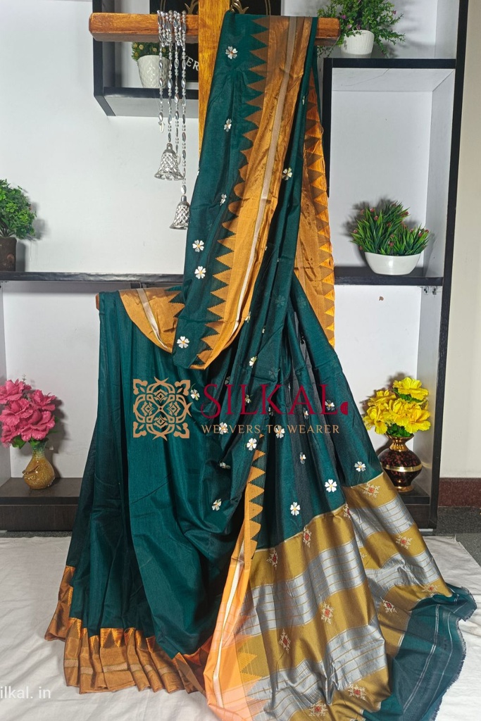 Grace Your Wardrobe With This Beautiful All Over Flower Butta Saree